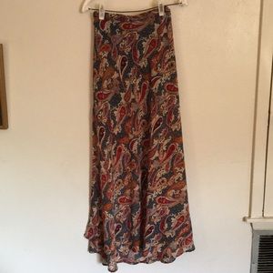 Maxi skirt with slits on sides